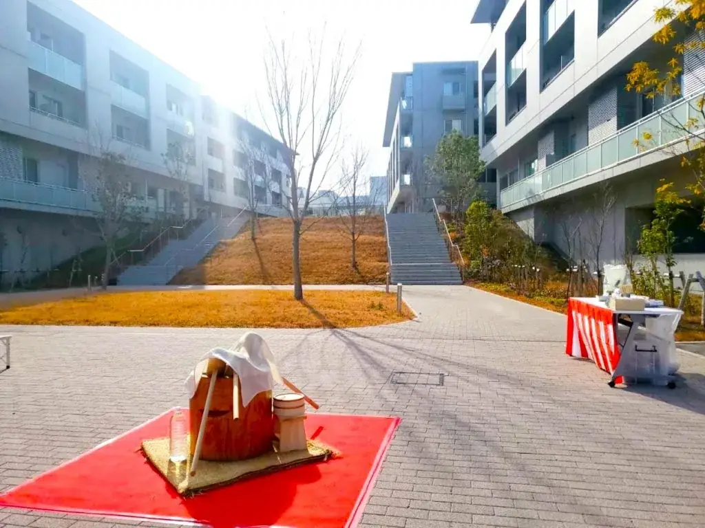 学生寮の庭（屋外）