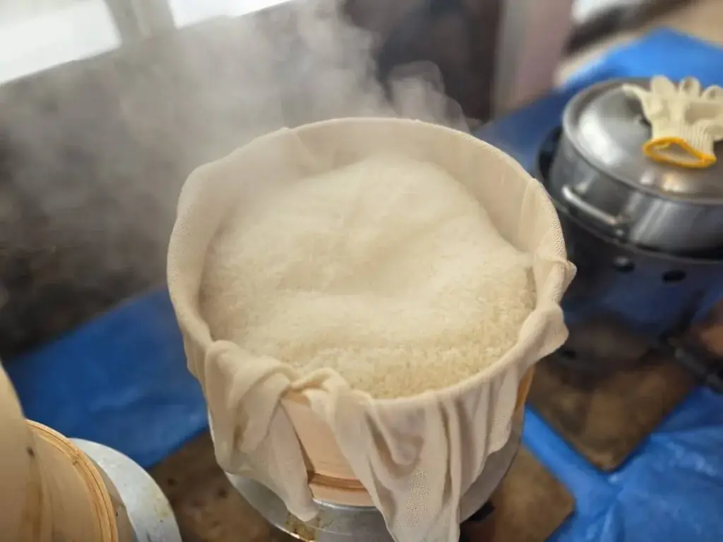 作業する床を、先に養生。