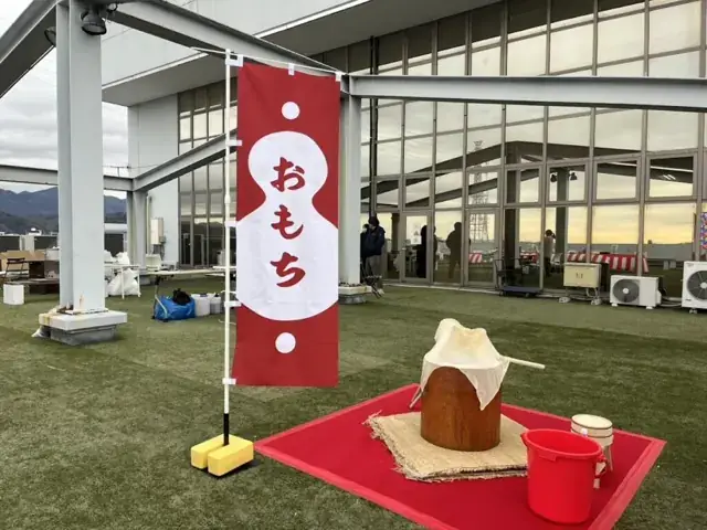 企業敷地内の芝生スペース